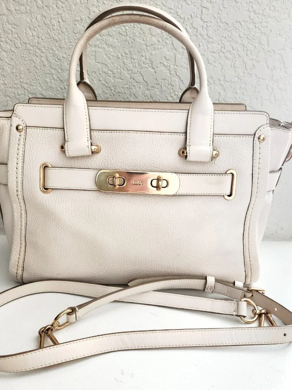 Coach Swagger White Leather Shoulder Bag Purse